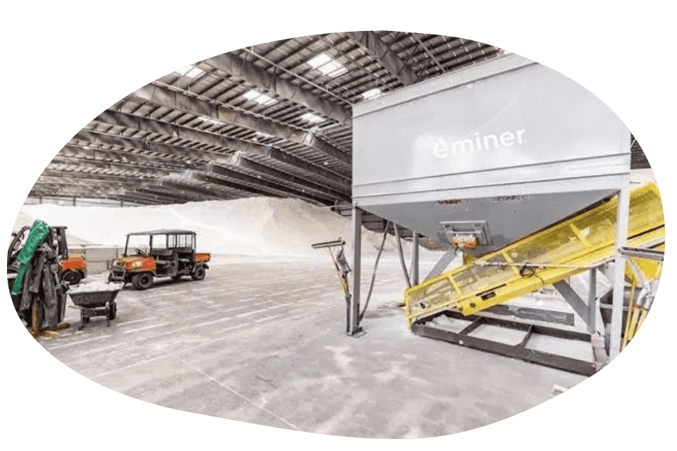 Arelite se prezintă ca o soluție inovatoare pentru cei care caută o acoperire pentru piscină care combină durabilitatea și estetica superioară. Singura acoperire 100% minerală, se remarcă prin rezistența sa excepțională la efectele timpului și utilizării continue, datorită formulei sale avansate cu tehnologia eminer.